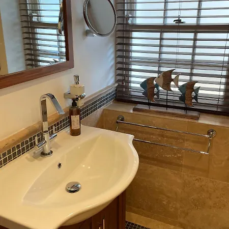 דירה Stunning 2-bed-2bath Apt In With Parking *