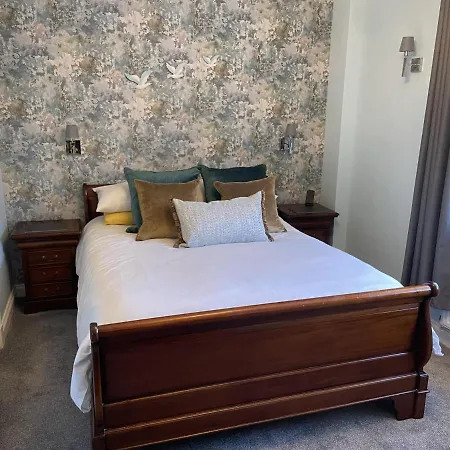 Stunning 2-bed-2bath Apt In With Parking Apartment