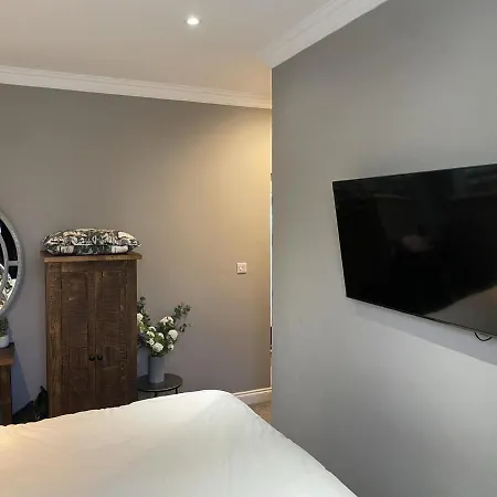 Stunning 2-bed-2bath Apt In With Parking