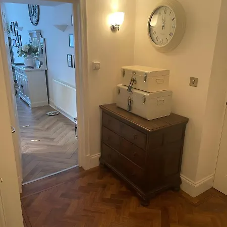 Stunning 2-bed-2bath Apt In With Parking דירה